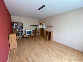Trojizbový byt s loggiou blízko centra Lučenec - Vajanského - 6