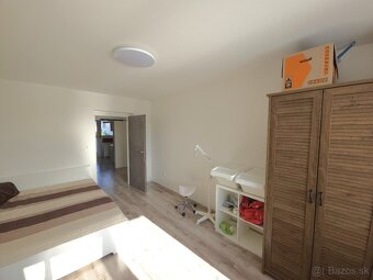 Zariadený 3 i. byt 95 m2 + 2 balkóny, 2x WC, výhľad na hrad - 6