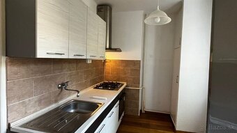Na PREDAJ príjemný 2-izbový byt s balkónom v tichej a zelene - 6