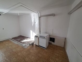 ZĽAVA Na predaj 3-izbový rodinný dom v centre Komárna LRo- - 6