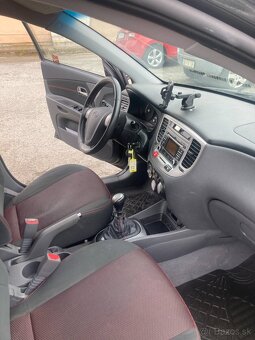 Kia Rio. 1.4 benzin - 6