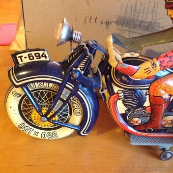 Starý veľký plechový motocykel od Tippco - 6