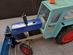 Predám starú hračku traktor Zetor 8011 upravený - 6