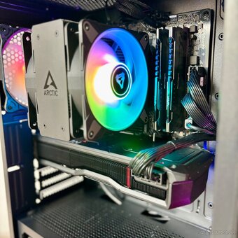 R7 5800X / RX 7800XT 16GB / 32GB RAM / 1TB NVMe - 6