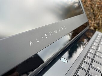 herný Dell Alienware 17 - i7-7820HK, GeForce GTX 1080 8GB - 6