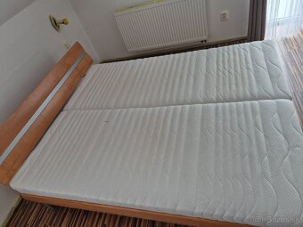 Manželská posteĺ s roštom a 2 x matrac. - 6