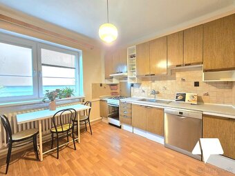 REZERVOVANÝ-  5-izbový rodinný dom Šurianky s veľkým pozemko - 6