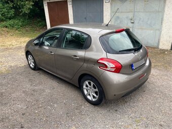 Peugeot 208 benzín 2012 - 6