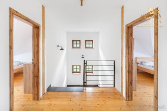 Krásna chata pod lesom s veľkým pozemkom. - 6