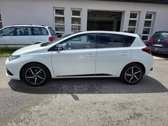 TOYOTA AURIS 1.6 i 97KW MT 6 r.v. 2018 EXECUTIVE - 6