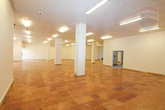 Na prenájom obchodné priestory 460 m2 na prízemí, Laborecká - 6