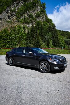 Lexus LS600h 4x4 - 6