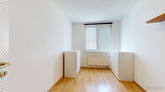 Na predaj priestranný 3 izbový byt v Trnave - časti Prednádr - 6