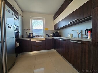 NADŠTANDARDNÝ RODINNÝ DOM LEVICE - 6