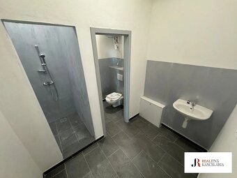 Exkluzívne murované haly na predaj v KN 1 000 m², výška 5 m - 6