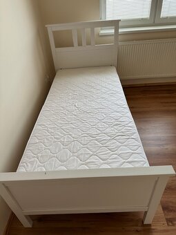 Predám bielu drevenú posteľ 90x200 cm (2 ks) - 6