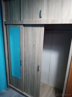 Predám šatníkovú skriňu (posuvné dvere) - 6