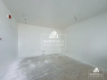 Byty na Hornej - Podkrovný 3-izbový byt v centre Banskej By - 6