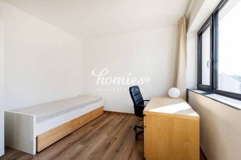 PRENÁJOM 3 izbový luxusný byt priamo v centre Nitry s parkov - 6