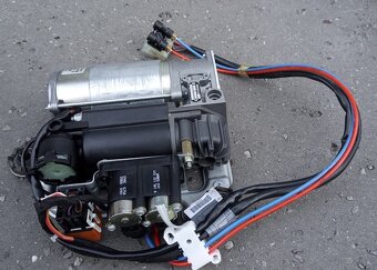 Kompresor vzduch. podv. BMW X5 E53 4,4i . - 6