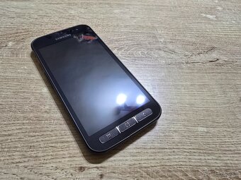 Odolny Samsung xcover 4S plnefunkcny ma len jemne znamky pou - 6