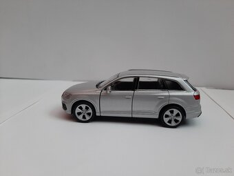 ⚡ Luxus & výkon v 1:43 – Audi Q7, aké chceš vo vitríne - 6