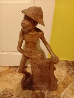 Drevená socha loviaci rybár - 6