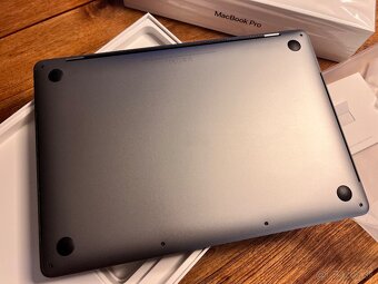 MacBook Pro 13" Retina, Touch Bar, Space Gray - 6