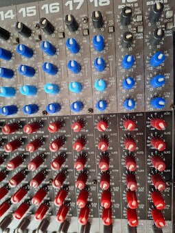 Predam kvalitny mix Peavey 24 fx - 6