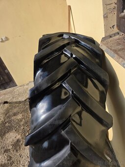 Predam pneumatiky na traktor LKT - 6