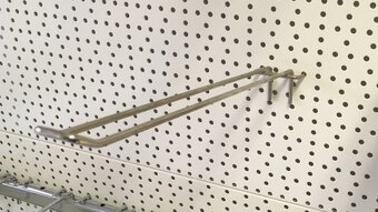 Háky na tovar a cenovkové lišty pre obchodné regály - 6