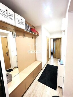 3 izbový  zrekonštruovaný byt 65 m2, v tehlovom bytovom... - 6