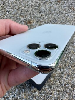 IPhone 11 Pro Max - baterie 100% - 6