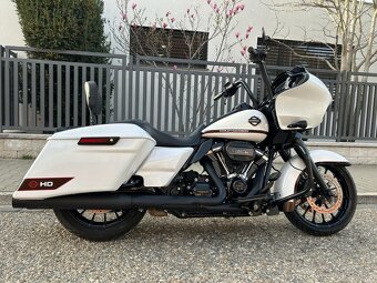 Harley Davidson Road Glide - 6