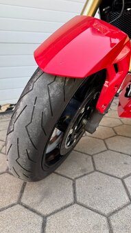 SUZUKI GSR 750 - 6