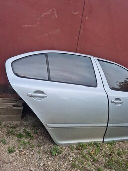 Predám dvere na Škoda Octavia II 2 sedan STRIEBORNÁ METALÍZA - 6