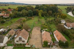 Exkluzívne na predaj stavebný pozemok v obci Kovarce - 6