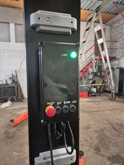 Dvojstlpovy zdvihak s elektrickym odistenim. - 6