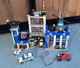 Lego city - Policajná stanica - 6