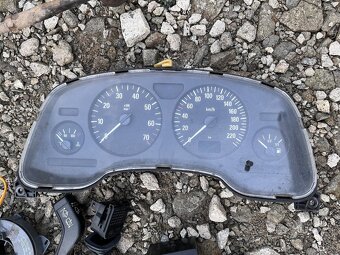 Opel Astra G airbagy, budiky, otackomer,kruzok,opierky hlavy - 6