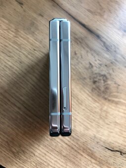 Samsung Galaxy Flip 5 - 6