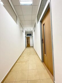 Prenájom troch kancelárii s kuchynkou 100 m2 - Hodžova Žilin - 6