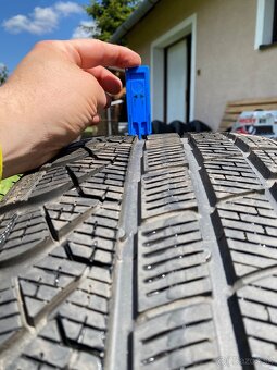 Pirelli P ZERO WINTER 245/40 R19 98H XL FR RFT zimne pneu - 6