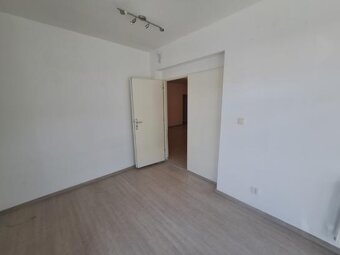 Ponúkam na predaj obchodné/kancelárske priestory v Komárne - 6