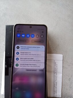 Samsung Galaxy Z Flip 4 - 6