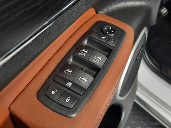 Jeep Grand Cherokee Summit 5.7L - V8 Hemi - 6