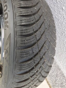 Zimná sada 185/65 R15 vrátane diskov a puklic - 6
