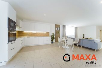 PREDANÉ Trojizbový veľkometrážny byt s terasou, v meste Prie - 6