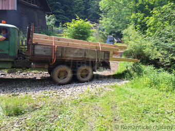 Dve drevenice na jednom pozemku v horách Javorníkov na pre - 6