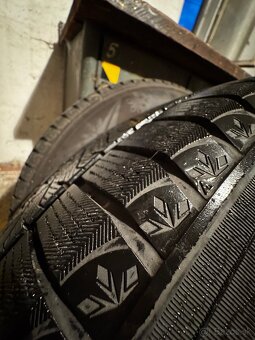 Audi Q5 – zimná sada 235/65 R17 – originál disky, nové pneu - 6